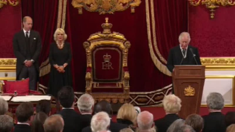 Imagem de transmissão ao vivo de proclamação do rei Charles III - Reprodução/YouTube/CNN-News18