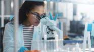 Mulheres ainda lidam com a falta de reconhecimento na ciência - (Imagem: Gorodenkoff | Shutterstock)