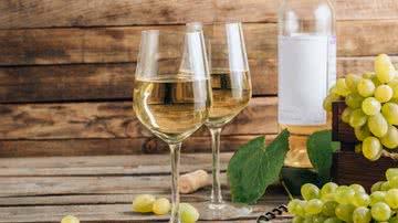 O vinho The Viognier Legacy 2021 pode ser degustado sozinho - (Imagem: Shutterstock)