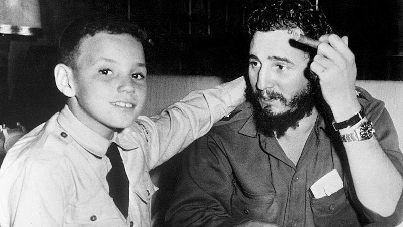 Fidelito e Fidel Castro em 1959 - Getty Images