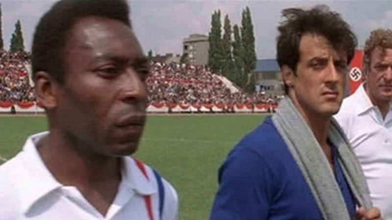 Pelé e Syvelster Stallone nos bastidores do Fuga para a Vitória, 1982 - Divulgação