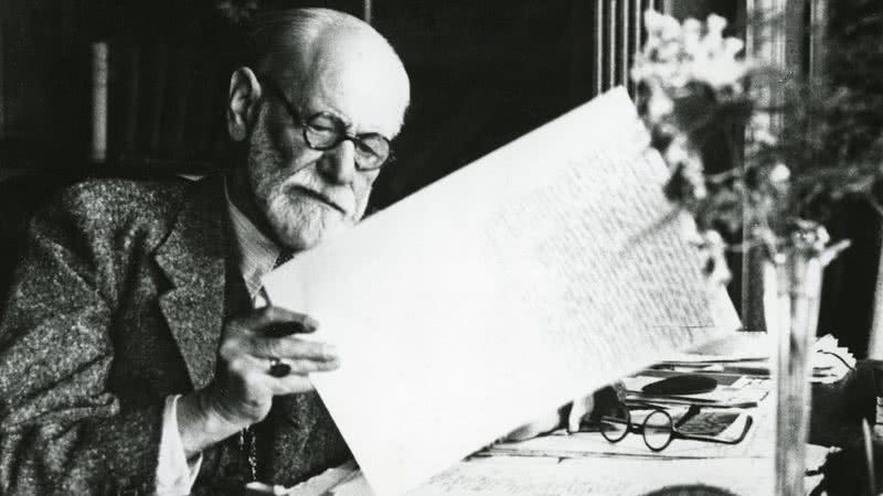 Freud durante uma de suas muitas pesquisas - Getty Images