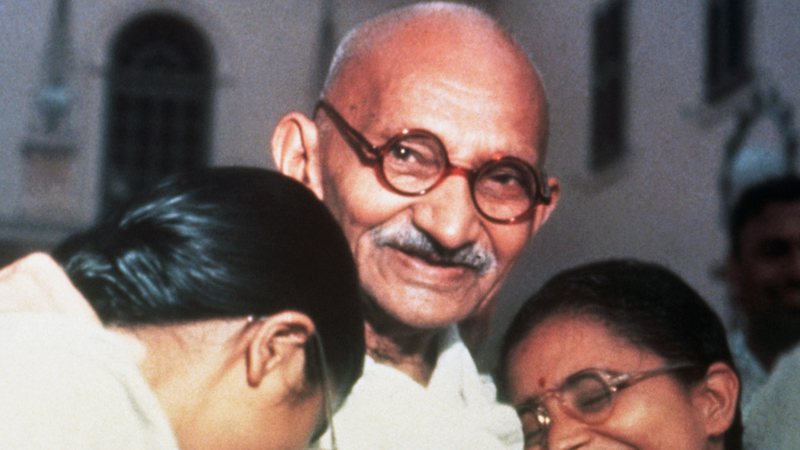 Gandhi ao lado de suas netas - Getty Images