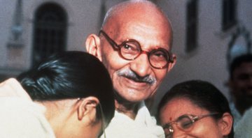 Gandhi ao lado de suas netas - Getty Images
