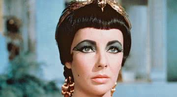 Elizabeth Taylor caracterizada como Cleópatra em filme de 1963 - Getty Images