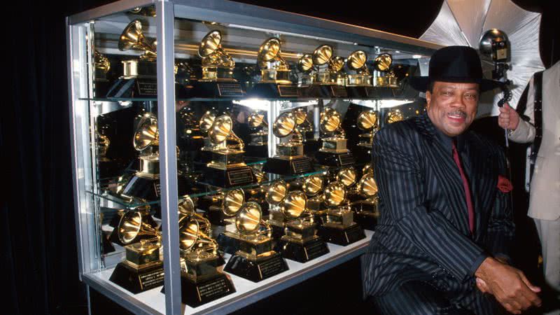 Quincy Jones com seus prêmios - Getty Images