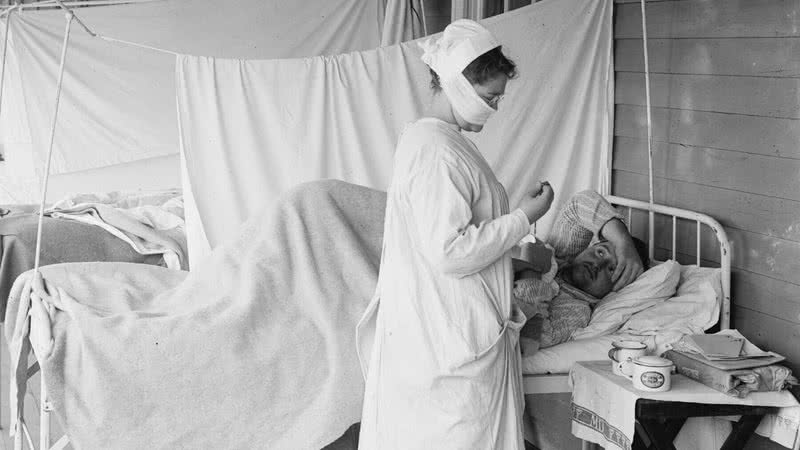 Enfermeira e paciente infectado, durante surto da gripe espanhola - Wikimedia Commons