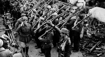 Tropas de Franco durante o fim do conflito - Getty Images