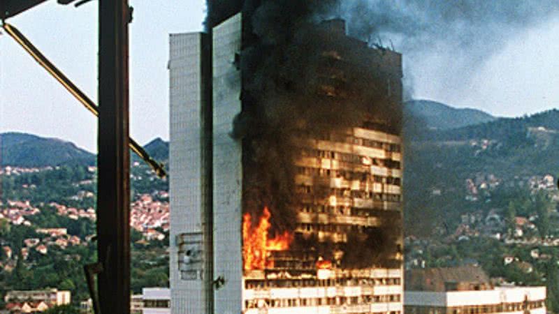 Building Council Executive depois de ser atingido por fogo, em 1992