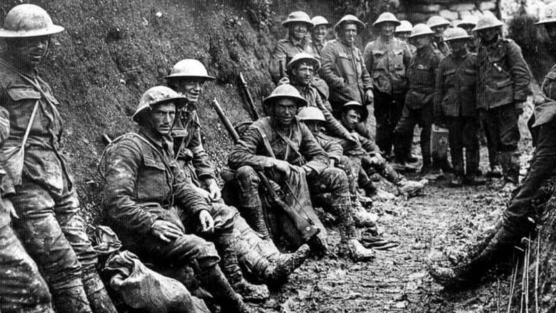 Soldados em trincheiras - Wikimedia Commons