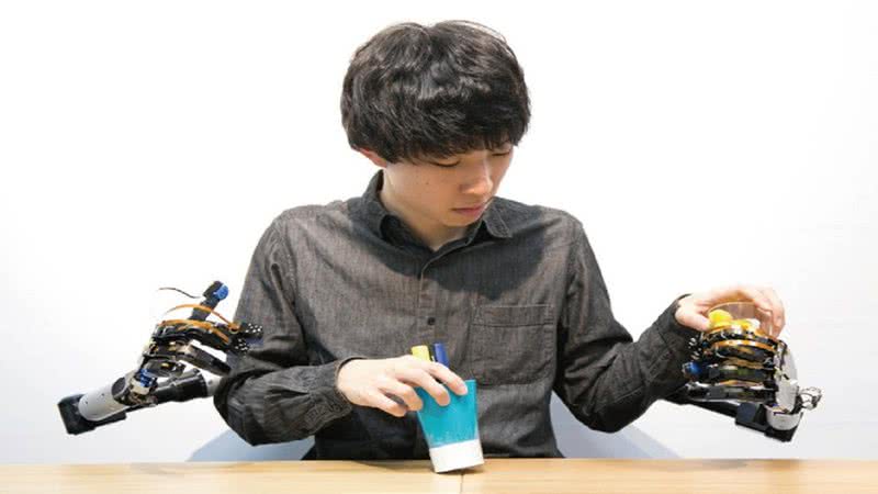 2 braços robóticos em testes no Japão
