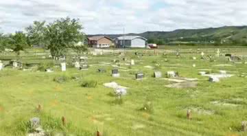Imagem do local onde as 751 sepulturas foram encontradas - Divulgação/ Vídeo/ Global News