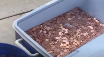 Fotografia das 80 mil moedas jogadas pelo homem - Divulgação/ Vídeo/ WTVR
