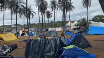 Imagem de acampamento golpista - Reprodução / Reportagem / UOL