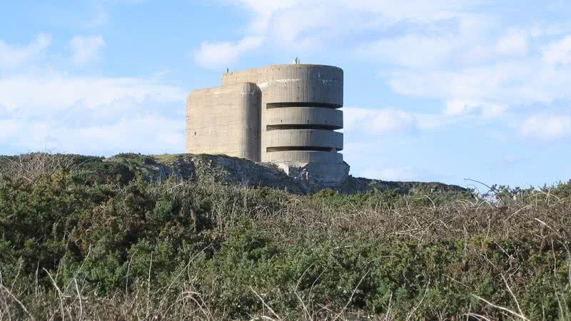 Bunker nazista em Alderney - TimBrighton via Wikimedia Commons