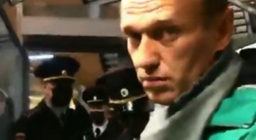 Imagem de Alexei Navalny sendo preso - Divulgação/Twitter/@BBCSteveR