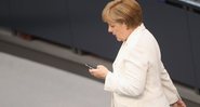 Angela Merkel usando o celular em 2012 - Getty Images