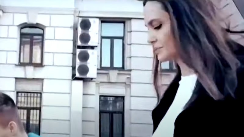 A atriz Angelina Jolie na Ucrânia - Divulgação/Vídeo/Youtube