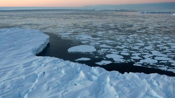Imagem ilustrativa de blocos de gelo na Antártida - Getty Images