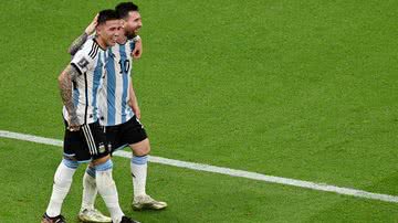 Enzo Fernández e Lionel Messi na seleção argentina - Getty Images