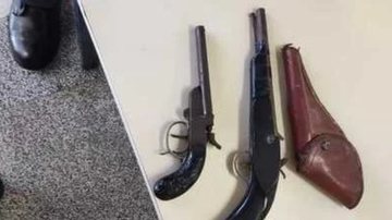 Armas encontradas em bolsa de criança de 3 anos - Reprodução/Guarda Civil Metropolitana