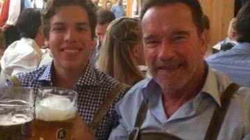 Arnold Schwarzenegger e Joseph Baena na comemoração de 19 anos do rapaz - Divulgação / Redes Sociais