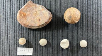 Pedaços de conchas e balas de mosquetes encontrados na ilha Horse - Divulgação - Sackets Harbor Battlefield State Historic Site