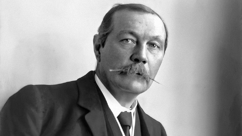 O escritor Arthur Conan Doyle - Domínio Público via Wikimedia Commons