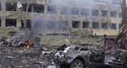 Cidade de Mariupol, na Ucrânia, após bombardeio russo em março - Divulgação/Vídeo/DailyMail