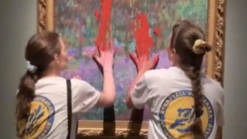 Mulheres jogando tinta na pintura de Monet - Reprodução / Vídeo