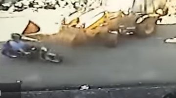 Imagem de câmera de segurança onde atropelamento foi registrado - Reprodução/Vídeo