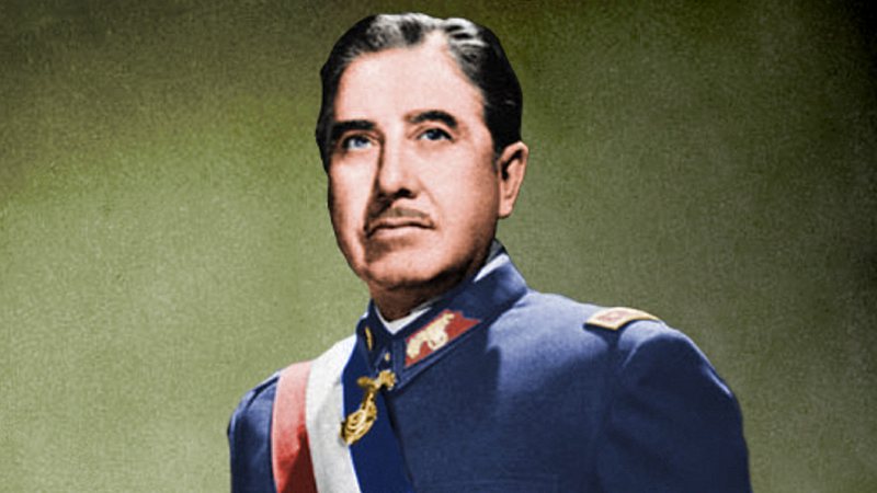 Foto colorizada de Augusto Pinochet - Ministerio de Relaciones Exteriores