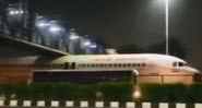 Aeronave presa em rodovia na Índia - Divulgação/G1/Redes Sociais