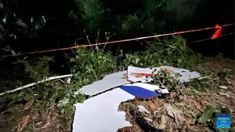 Destroços do avião que caiu no sul da China