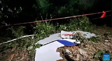 Destroços do avião que caiu no sul da China - Divulgação/Xinhua News