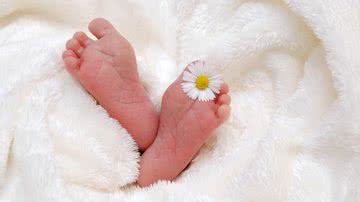 Imagem ilustrativa de um pé de bebê - Imagem de Madlen Deutschenbaur via Pixabay