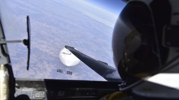 A selfie do piloto com o objeto voador - Secretary of the Air Force Public Affairs/ Domínio Público