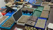 Armas e munições apreendidas na casa do suspeito - Divulgação / Polícia Civil