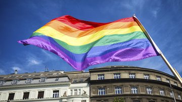 Imagem ilustrativa de bandeira LGBT+ - Foto de Astrobobo, via Pixabay