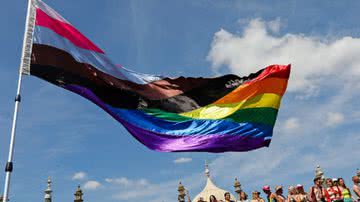 Imagem ilustrativa da bandeira LGBTQIA+ - Getty Images
