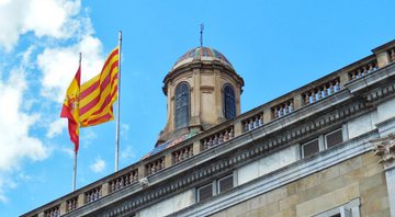 Bandeiras da Espanha e Catalunha - Wikimedia Commons