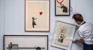 Obras do artista Banksy na abertura ao público da Sotheby - Getty Images