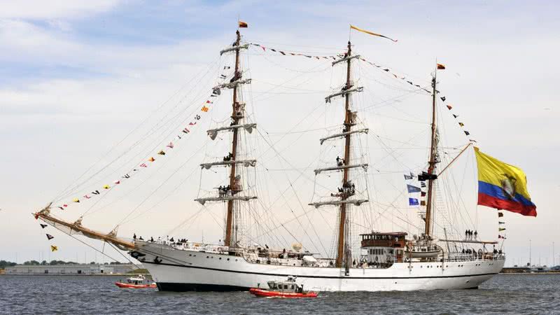 Foto de veleiro da armada equatoriana - Wikimedia Commons