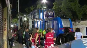 Acidente em desfile de escola de samba deixa menina com perna amputada - Reprodução/ Canal TV Globo