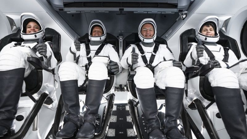 Astronautas da missão Crew-4 preparados para decolar - Divulgação / NASA