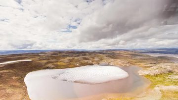 Gelo derretendo em lagoa de Tundra, Groenlândia - Divulgação/Joshua Brown