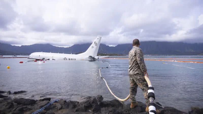 O avião da Marinha dos Estados Unidos no mar havaiano - Divulgação/Marinha dos Estados Unidos