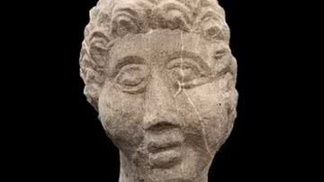 Parte da estátua descoberta enterrada na Inglaterra - Divulgação/Canterbury A Archeological Trust