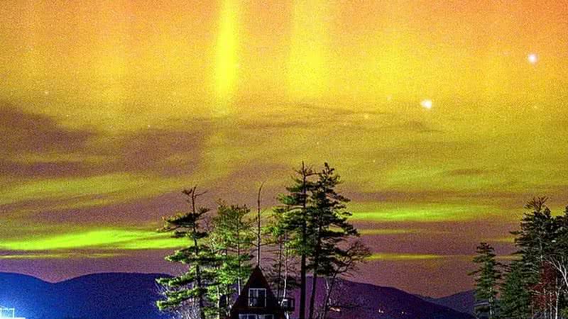 Aurora boreal alaranjada em New Hampshire, nos Estados Unidos - Reprodução/Facebook/Gal Steinberg