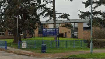 Escola em que aconteceu o esfaqueamento - Reprodução/Manchester Evening News